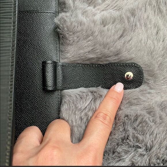 Gently used LV Black Epi MM planner - Picture 5 of 7